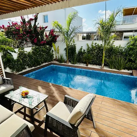 Luxury Bird Of Paradise Villa Koloni