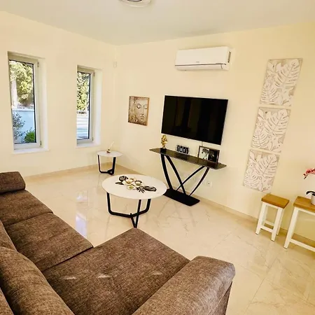 Luxury Bird Of Paradise Villa Koloni